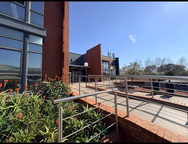 424M² OFFICE TO LET IN MIDRIDGE PARK